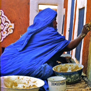 Image 5: Painting murals ©1990 Margaret Courtney-Clarke