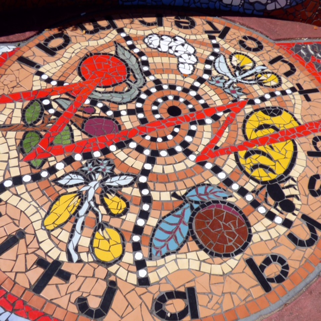 Kondoni sculpture ©2014 Garry Benson