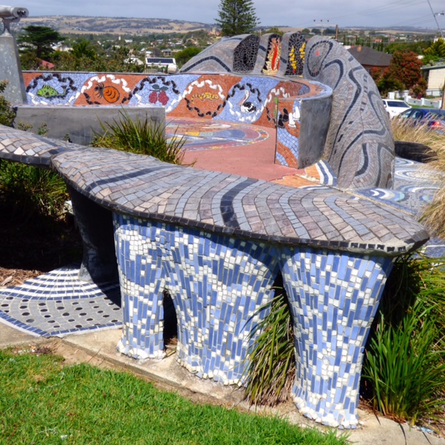 Kondoni sculpture ©2014 Garry Benson