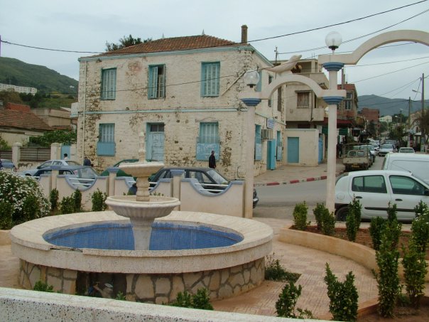 Coastal town enroute to Tipasa © Tracey Benson 2008