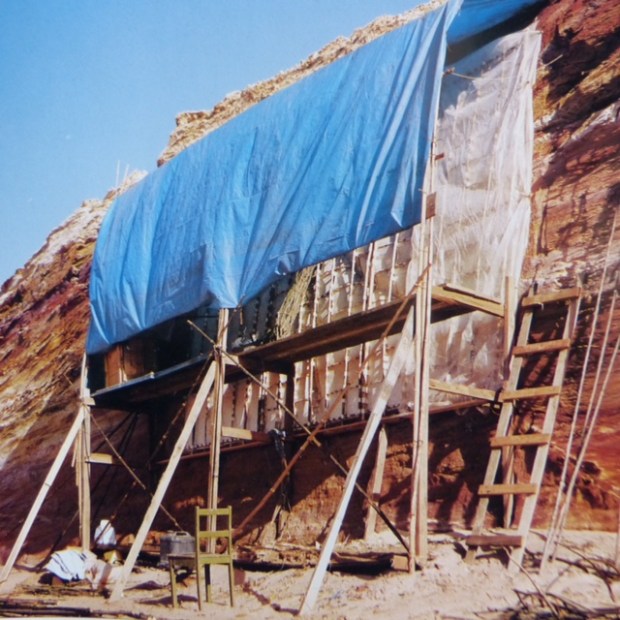 Work in progress at sand quarry, Maslin Beach, Adelaide, February 1987. Photograph: Nikolaus Lang