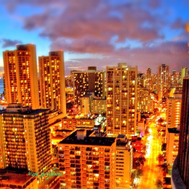Honolulu towards Waikiki, Oahu, Hawai'i. Photo: © Garry Benson 2014
