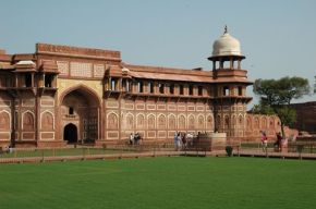Fort Agra, Image Credit: http://wikitravel.org/en/Agra