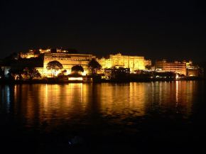 Udipur Palace at Night: Image Credit http://wikitravel.org/en/Udaipur